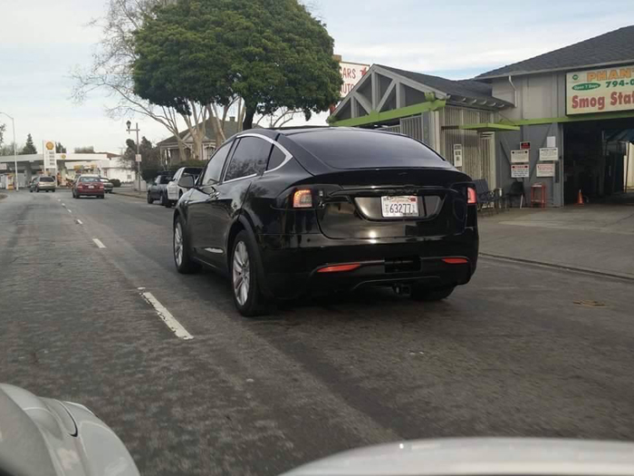 Tesla Model X поступит в продажу летом